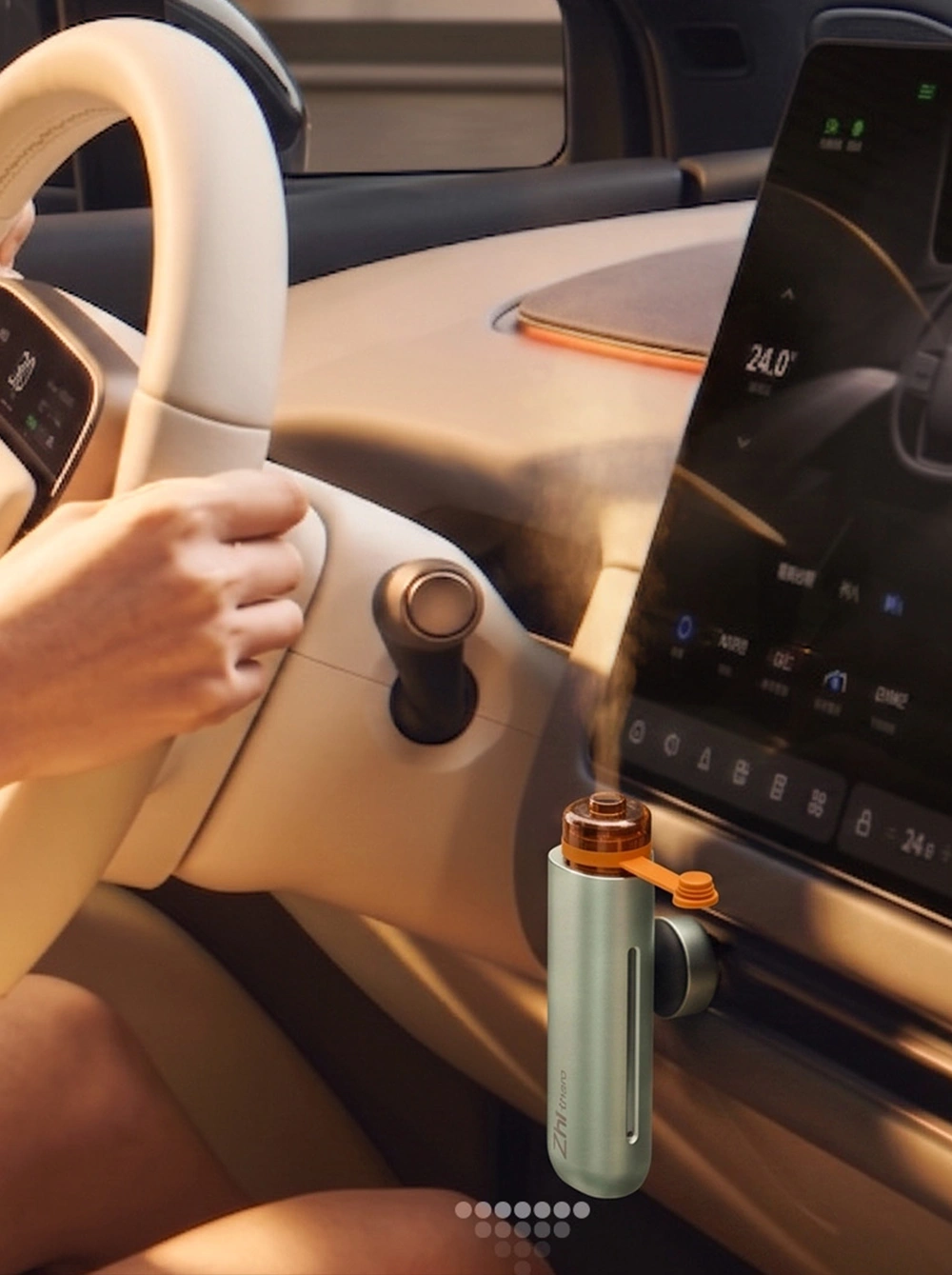 A compact Zhithera diffuser in a car cup holder